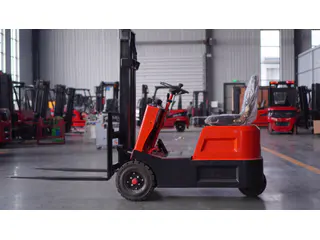 CPD-5 electric forklift - workshop view