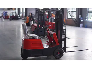 CPD-5 electric forklift - alternate view